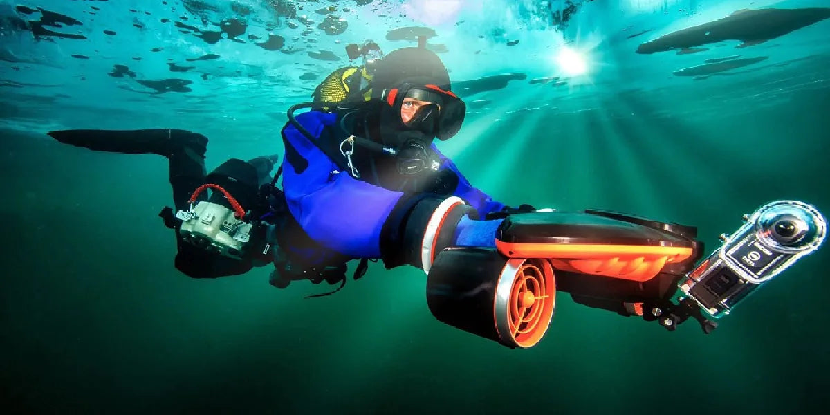 Scuba diver using Sublue Navbow underwater scooter.