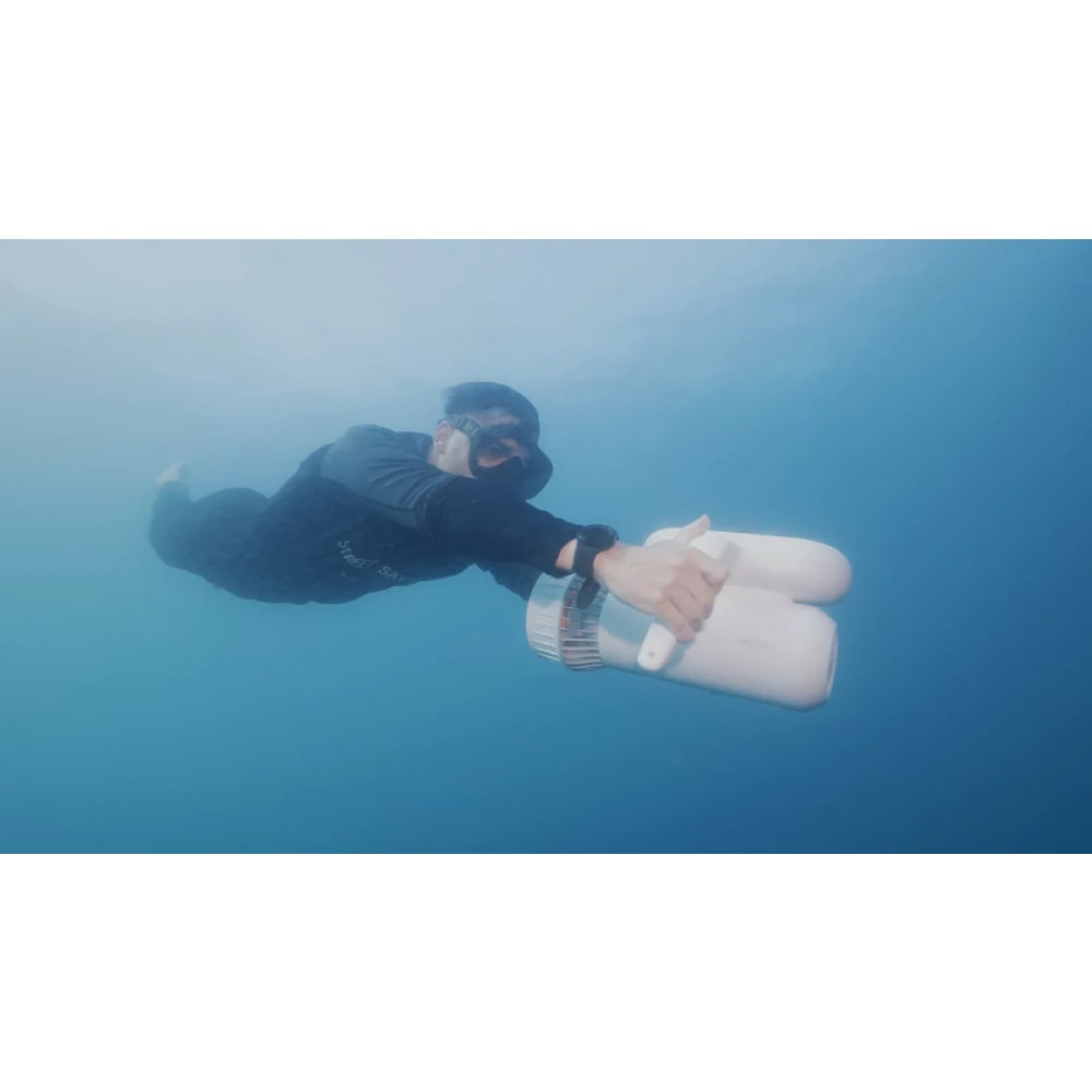 Adult freediving with Hagul EZ underwater scooter by Sublue.