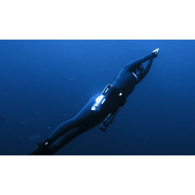 ZTDive JETDIVE PRO Underwater Scooter used by free diver.