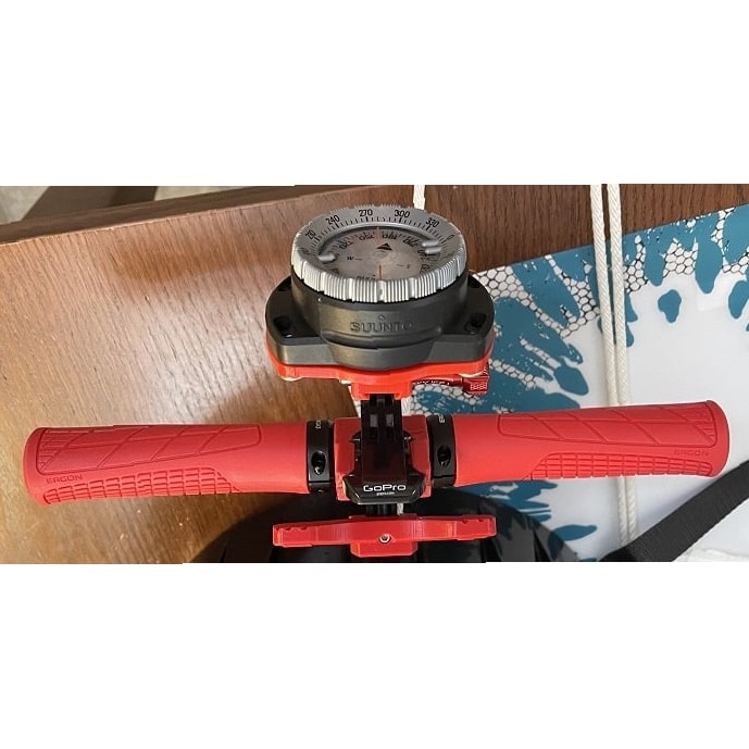 Dive Xtras Piranha T-handle with ERGON GP-3 grips in red and Suunto compass.