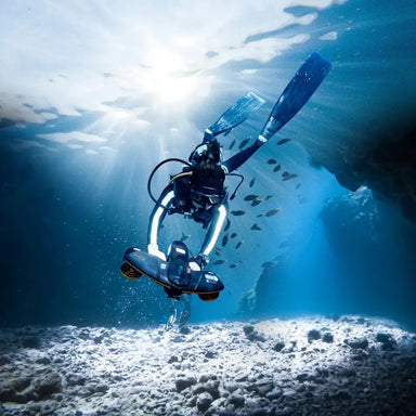 Sublue Navbow+ Underwater Scooter advanced monitoring for scuba diving